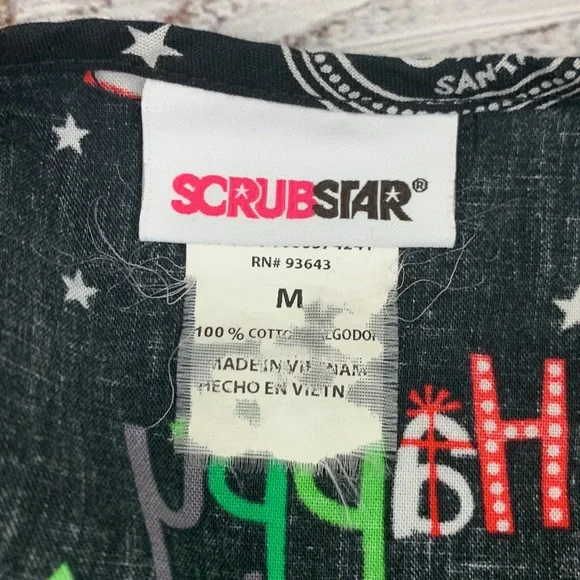 Santa Claus scrub top 
size M - Picture 4 of 7